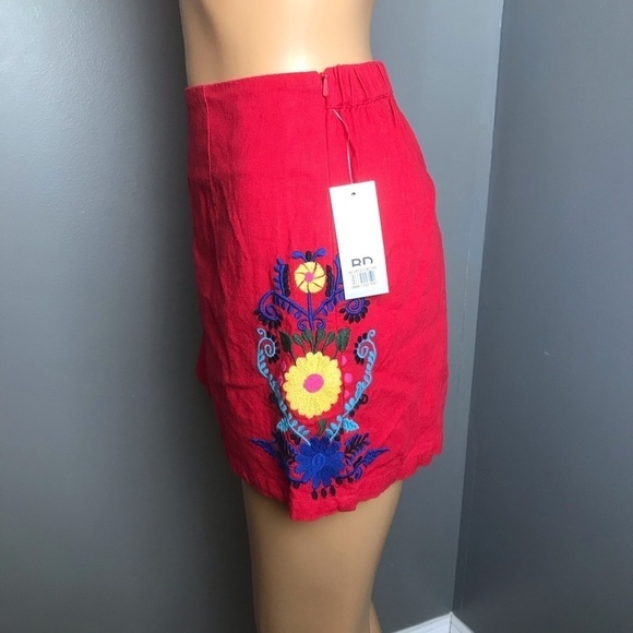 BP Red Embroidered High-Waisted Linen Shorts – NWT, Size Medium - Picture 2 of 9